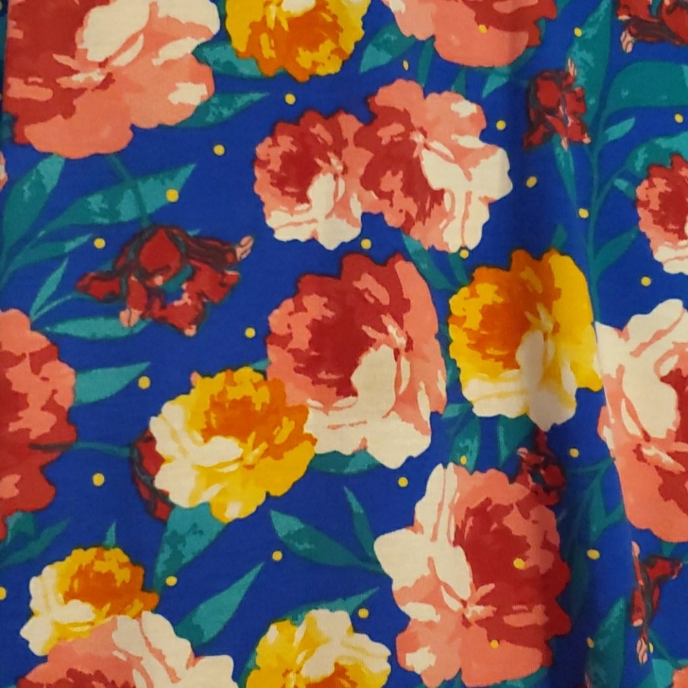 Lularoe- Perfect T